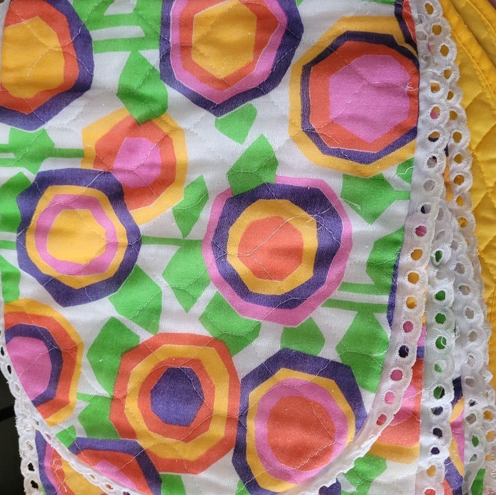 Table Linen - Picture 3 of 5